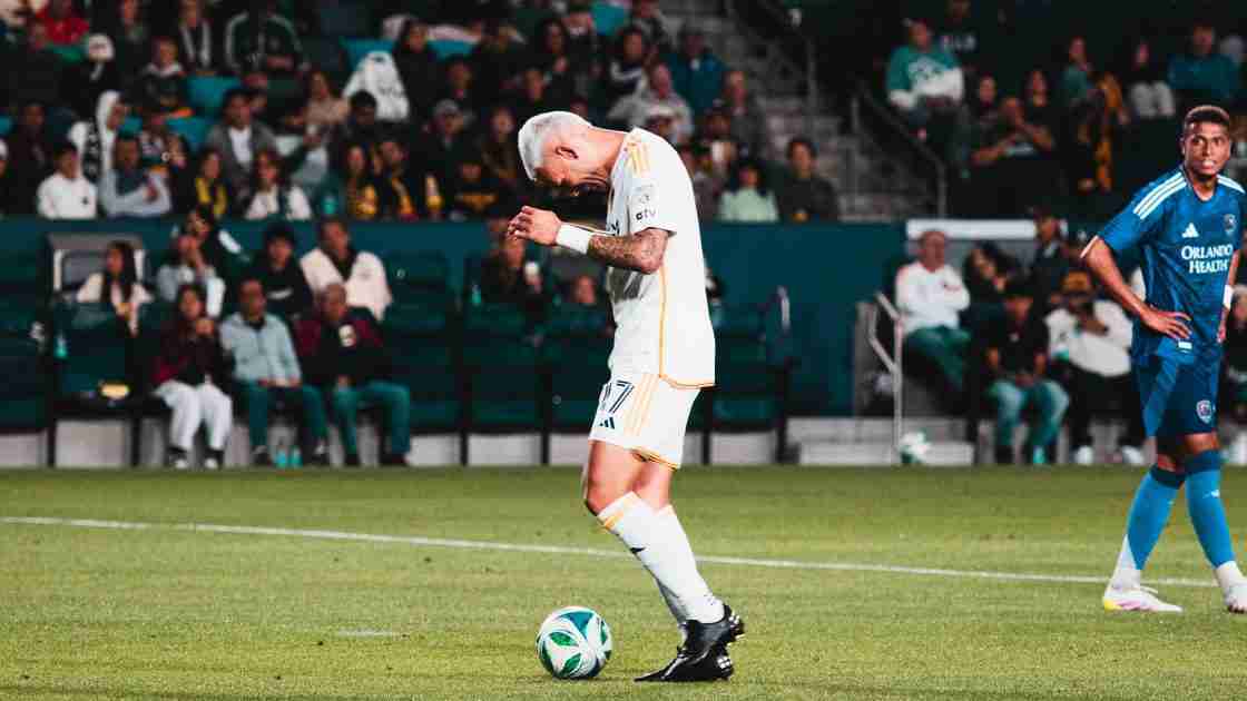 Christian Ramirez hangs his head against Orlando City SC.