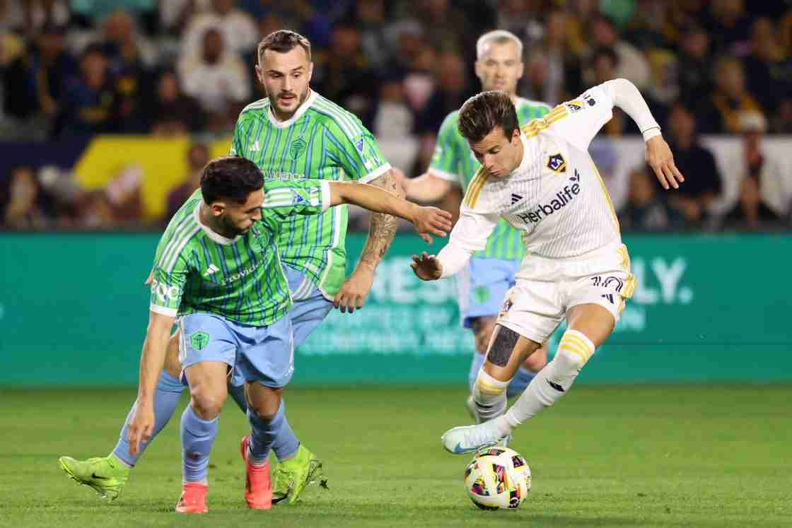 MLS: MLS Cup Playoffs-Western Conference Final-Seattle Sounders FC at LA Galaxy